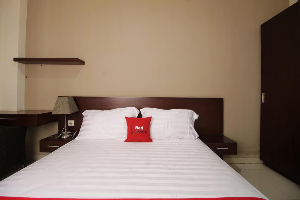 Reddoorz Plus Near Ambassador Mall Jakarta Eksteriør bilde