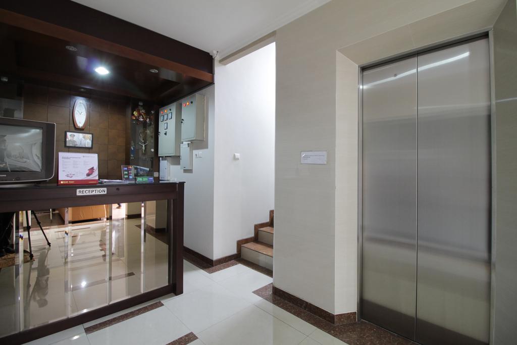 Reddoorz Plus Near Ambassador Mall Jakarta Eksteriør bilde