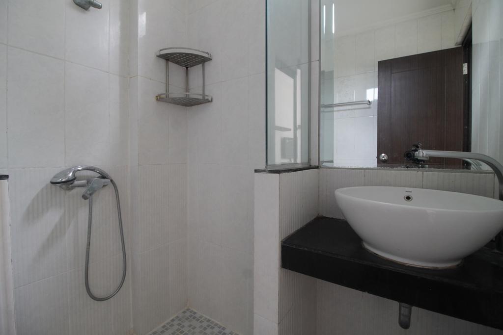 Reddoorz Plus Near Ambassador Mall Jakarta Eksteriør bilde